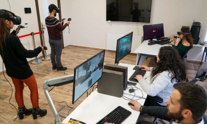 Öğrencilere mezun olmadan önce iş deneyimi ve istihdam imkanı