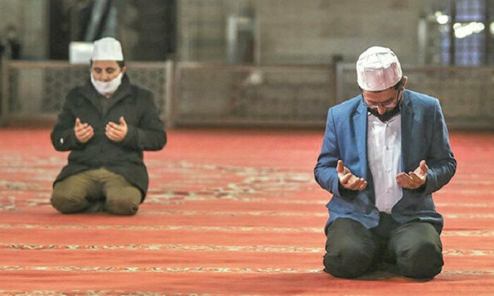 Salgında dua ve şükür arttı