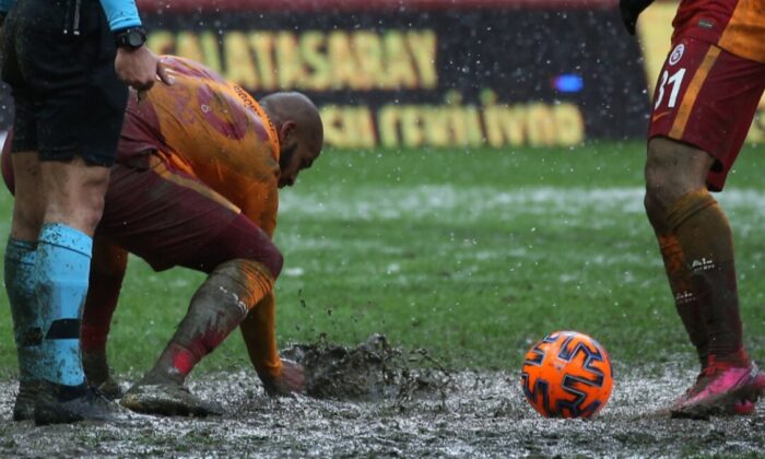 Türk futbolunun zemin sorunu