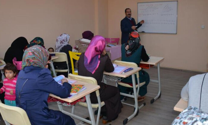 Türkiye’de 3 milyona yakın kadın okuma yazma bilmiyor