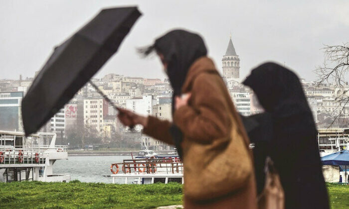 Yağmur bastırdı