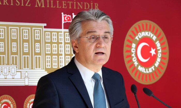 CHP Genel Başkan Yardımcısı Bülent Kuşoğlu, kaza geçirdi
