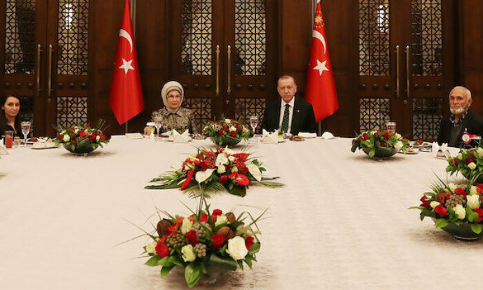 Cumhurbaşkanı Erdoğan ramazanın ilk orucunu şehit yakınlarıyla beraber açtı
