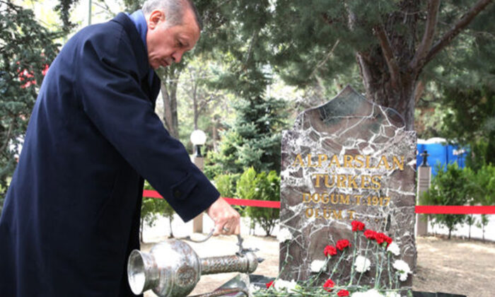 Erdoğan’dan Türkeş mesajı: Bu topraklara bağlılığıyla hiçbir zaman unutulmaz