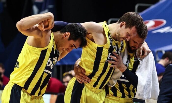 Fenerbahçe’den Jan Vesely ve Nando De Colo açıklaması
