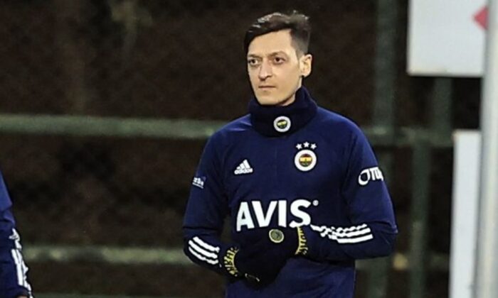 Mesut Özil, takımla çalışmalara başladı