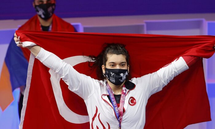 Milli halterci Rabia Kaya’dan Avrupa’da bronz madalya
