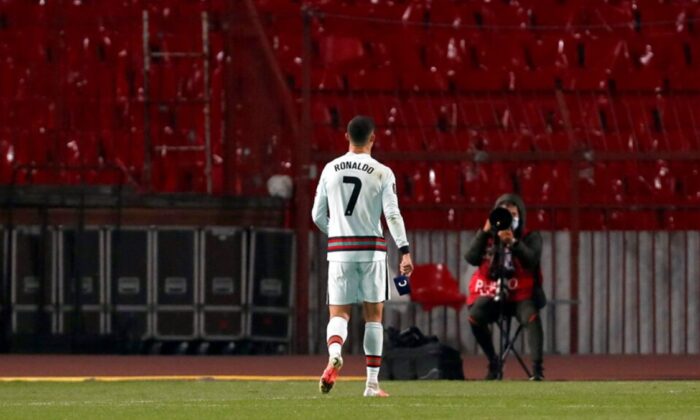Ronaldo’nun verilmeyen golü yan hakeme pahalıya patladı