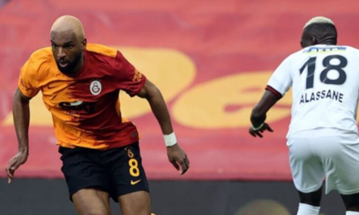 Ryan Babel golünü kendi şarkısıyla kutladı