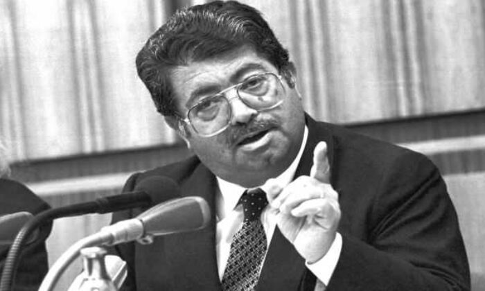 Turgut Özal kimdir?