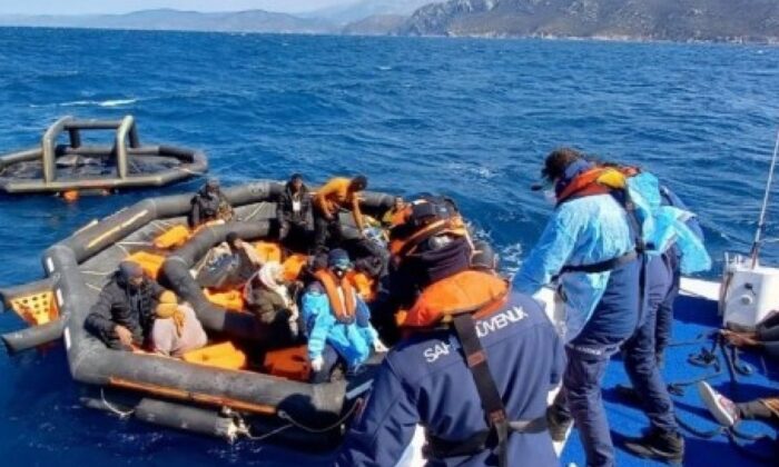 Türkiye’yi suçlayan Yunanistan’a yanıt: Ölüme terk ettiğiniz göçmenleri biz kurtardık