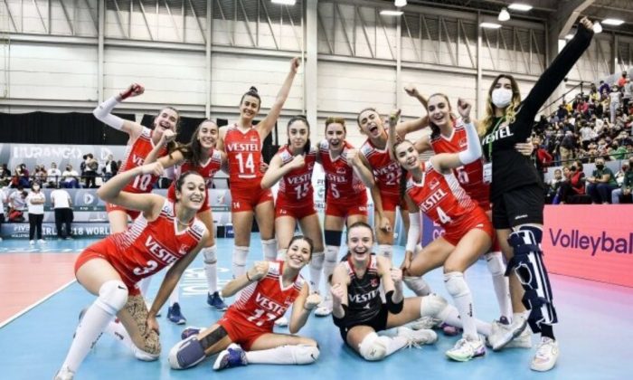 18 Yaş Altı Kadın Voleybol Takımımız çeyrek finalde