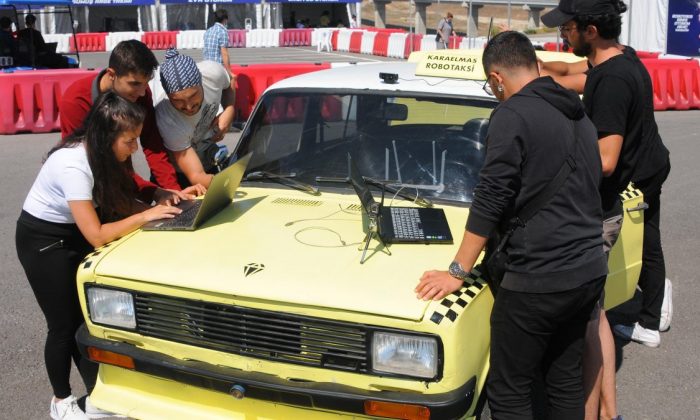 1989 model Serçe’den sürücüsüz taksi yaptılar
