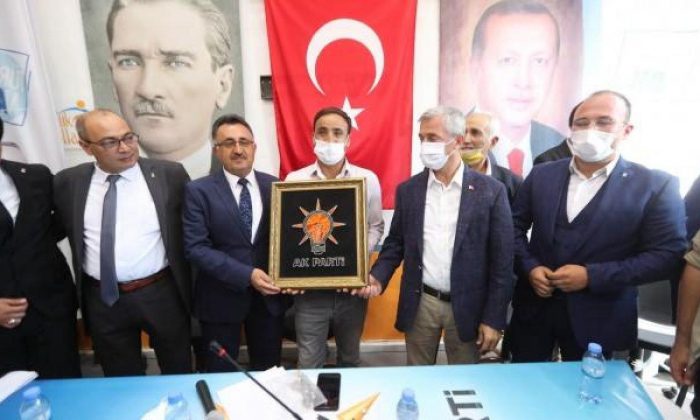 AK Parti’ye dev katılım! 250 kişi AK Parti’ye üye oldu