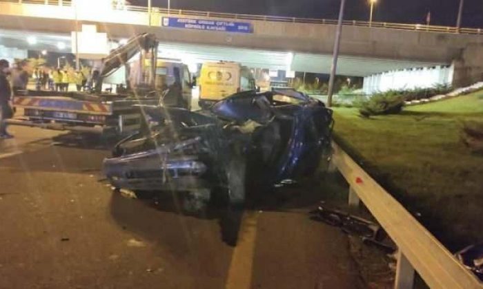 Ankara’da aydınlatma direklerine bakım yapan işçilere araba çarptı: 1 ölü, 3 yaralı