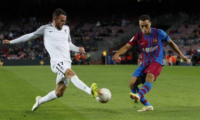 Barcelona son dakikada attığı golle beraberliğe razı oldu