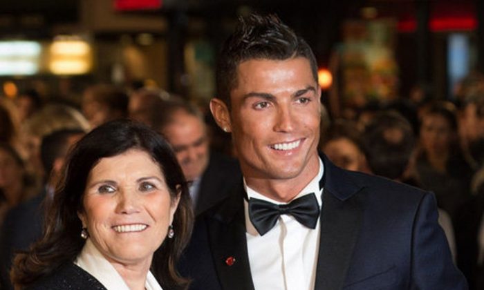 Cristiano Ronaldo’nun annesi: Oğlum futbolu bıraksaydı duvar ustası olurdu