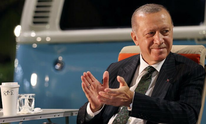 Cumhurbaşkanı Erdoğan gençlere seslendi: Sosyal medya belasından mümkün oldukça sıyrılalım