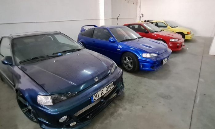 Denizli’de sahibi olduğu gazeteyi yaşatmak için 17 araçlık koleksiyonunu satıyor
