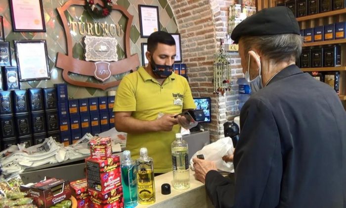 Diyarbakırlılar soğuktan korunmak için çareyi aktarlarda aradı