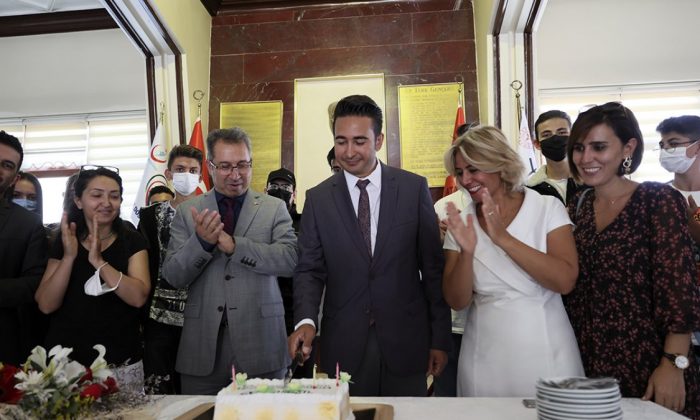 Dünyanın en iyi 50 öğretmeni arasına girdi