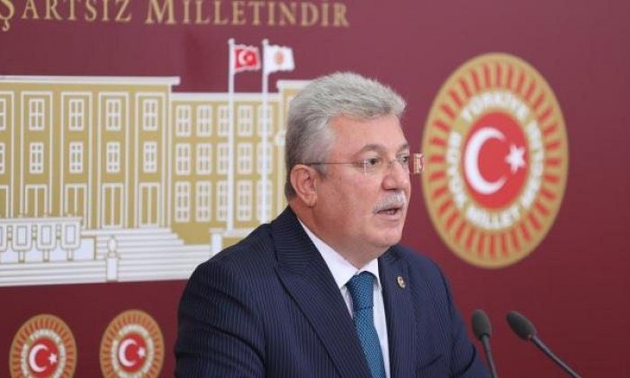 Emin Akbaşoğlu’ndan yurt tartışmalarına cevap: Yüzde 90’ını KYK yurtlarına yerleştirdik
