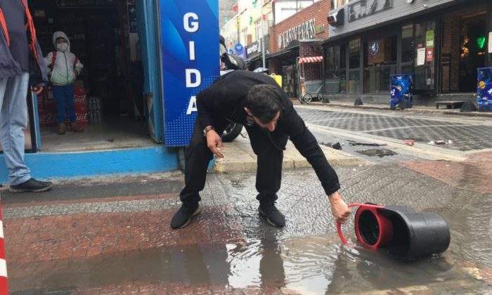 Eskişehir’de sağanak yağmur esnafı mağdur etti