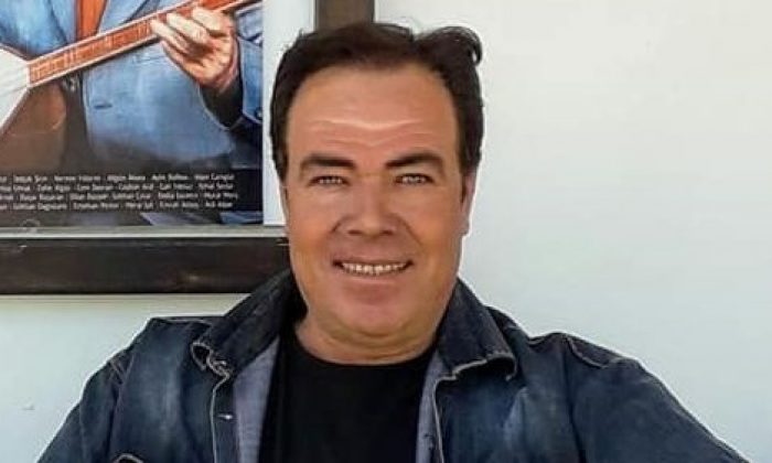 Evinin balkonunda otururken av tüfeğiyle öldürüldü