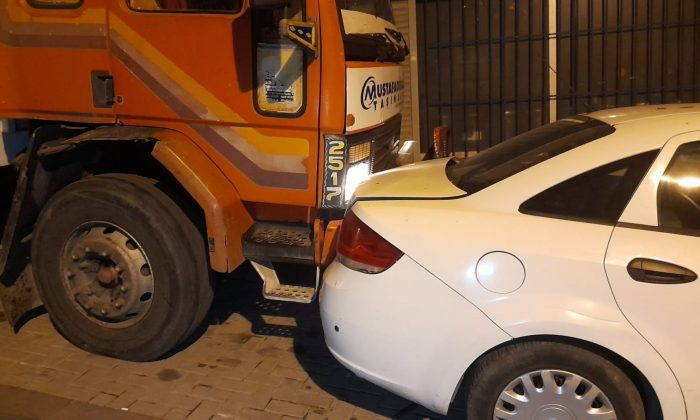 Freni boşalan kamyon 8 araca çarptı