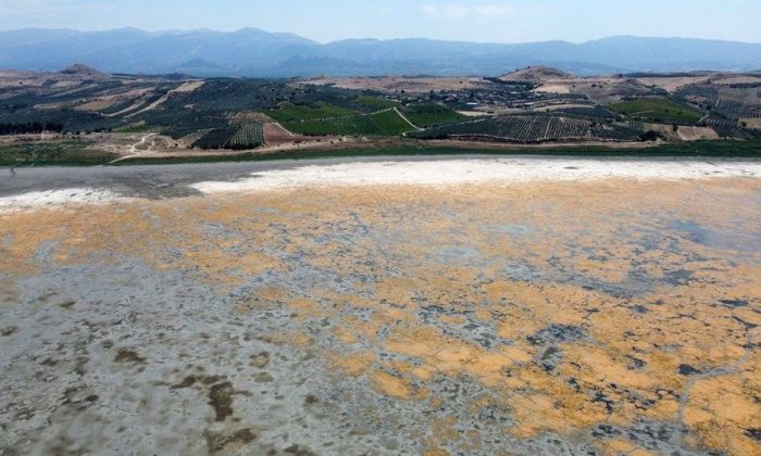 Göller çöllere dönüyor: Sebebi iklim değil insan