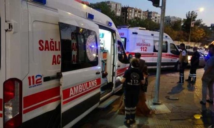 Hafif ticari araç, dönüşü yasak olan yola girdi: 5 kişi yaralandı