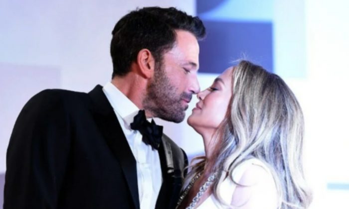 Jennifer Lopez ile Ben Affleck, kırmızı halıda aşk tazeledi