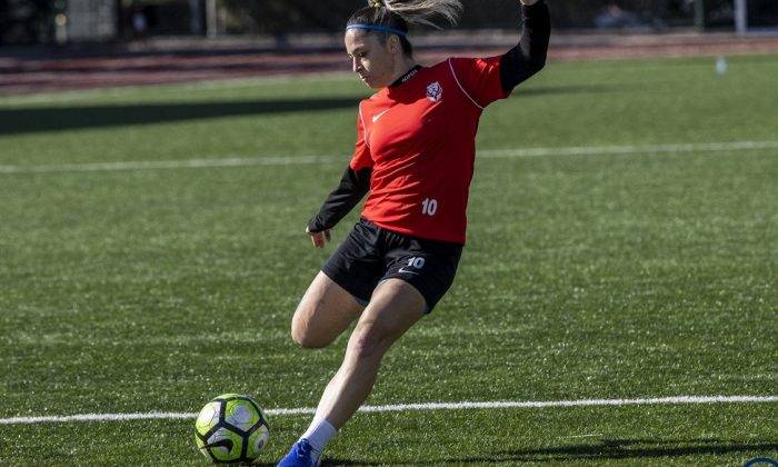 Kadın futbol takımında kaptanlık yapan Damla, başarı hikayesini anlattı