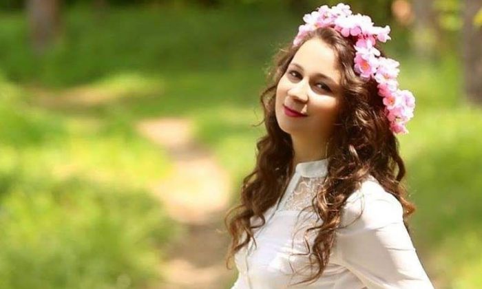 Karnındaki bebeği ameliyatla alınan Duygu ebe, corona virüse yenik düştü