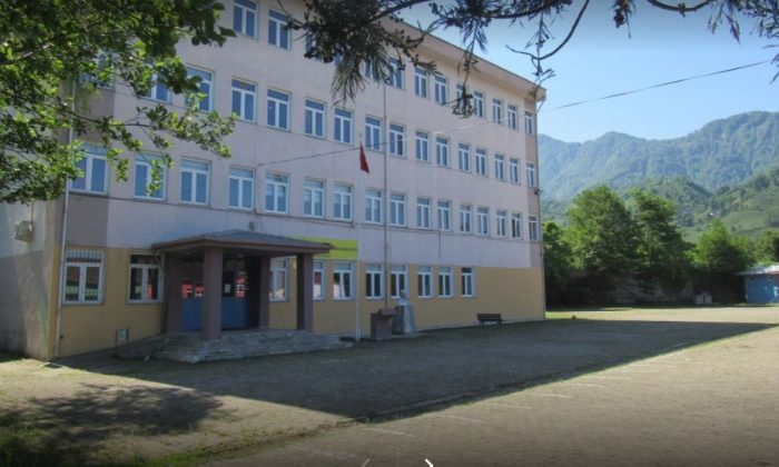 Kemalpaşa’da ‘kaymakam öğretmeni sınıftan kovdu’ iddiası