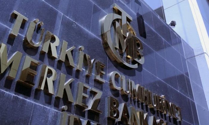 Kıskaç altındaki MB faiz indirimi planlıyor