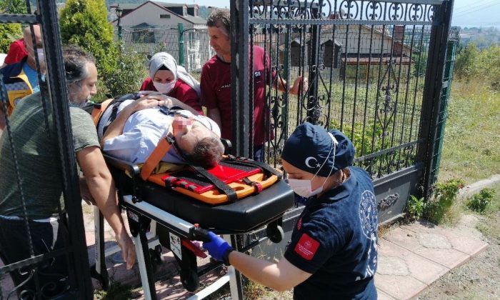Komşusunu tıraş ederken vuruldu