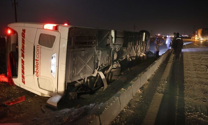 Konya’da yolcu otobüsü devrildi: 14 yaralı