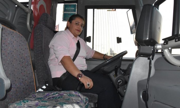 Kütahya’da ilk kez bir kadın, otobüs şoförlüğüne başladı