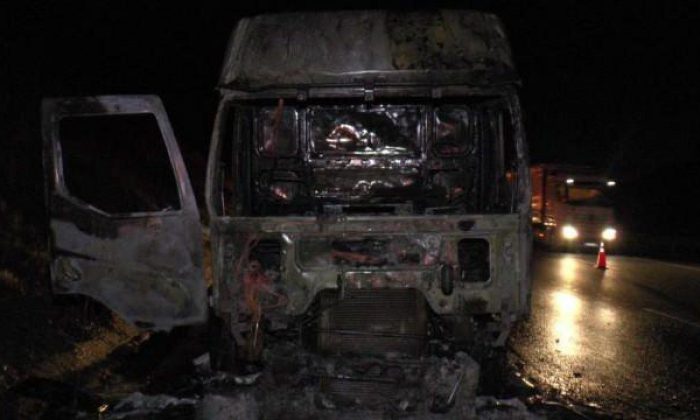 Kuzey Marmara Otoyolu’nda metal yüklü tır alev alev yandı