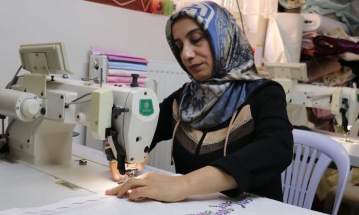 Malatya’da 3 çocuğuna bakan kadın, yarım kalan eğitim hayatını tamamladı