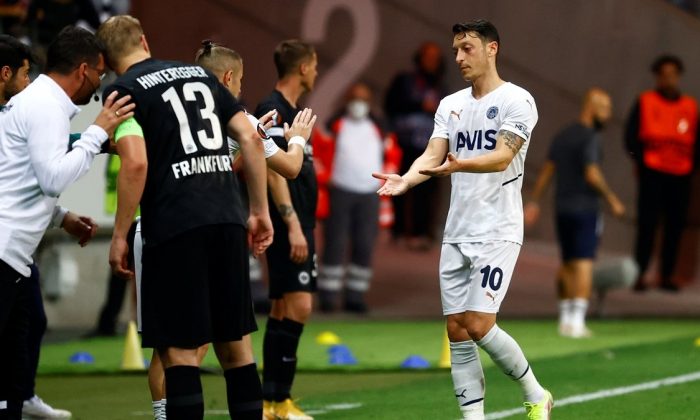Mesuz Özil kalitesini gösterdi
