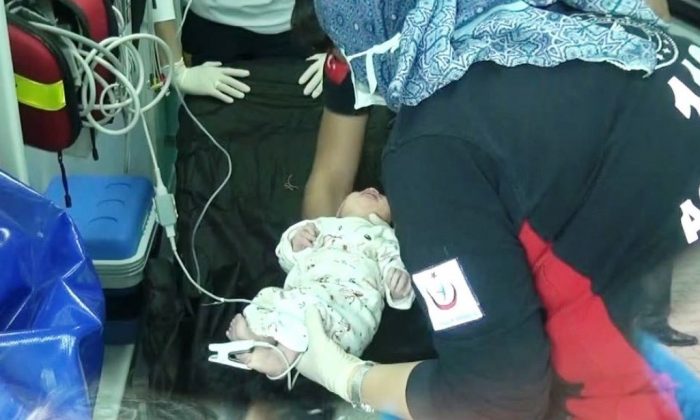 Mezarlıkta gömülü bulunan bebek için iki gözaltı