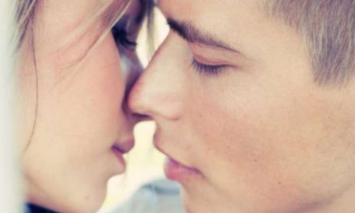 Partnerlerin merakı: Neden öpüşürken gözlerimizi kapatırız? İşte cevabı…