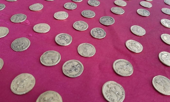Roma dönemine ait 556 adet sikke ele geçirildi