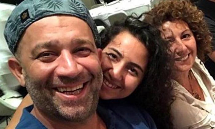 Şevket Çoruh’un kızı Gülenay annesine benziyor