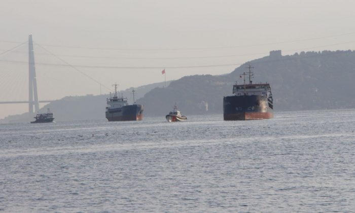 SON DAKİKA HABERİ: Yeniköy önlerinde Türk ve Rus bandralı iki kuru yük gemisi çarpıştı
