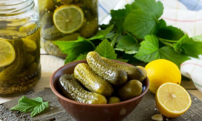 Tam mevsimi: Püf noktalarıyla salatalık turşusu tarifi