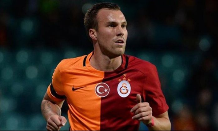 4 büyüklerde forma giymeden giden futbolcular
