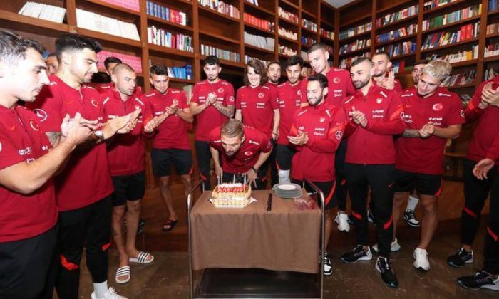 A Milli Takım, Caner Erkin’in doğum gününü kutladı